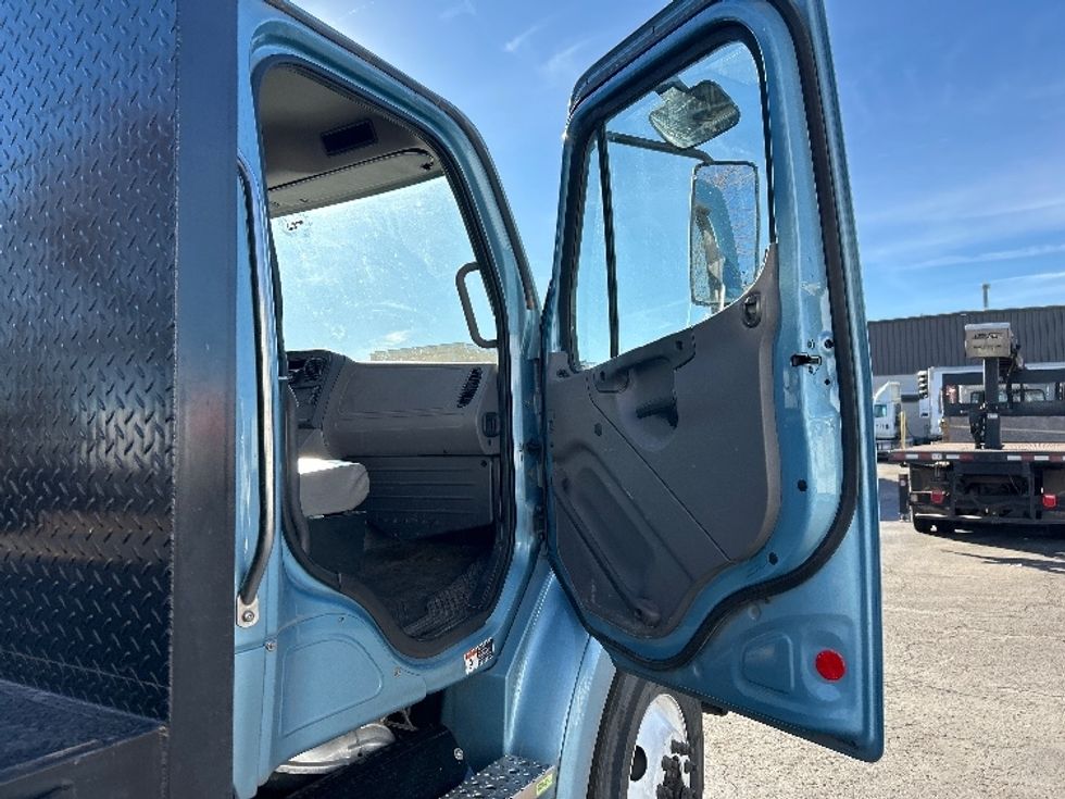 Flatbed Truck-Light and Medium Duty Trucks-Freightliner-2019-M211264S-Oklahoma City-OK-218,698\n\t\tmiles-$ 86,000 - Image 16