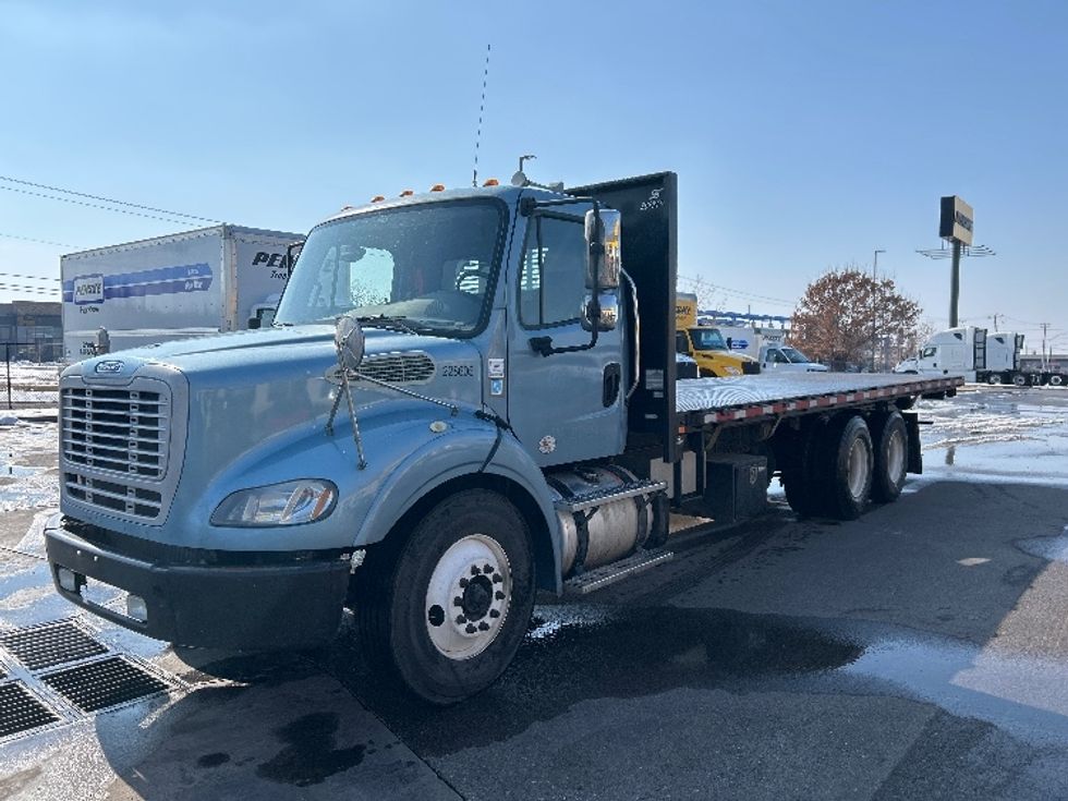 Flatbed Truck-Light and Medium Duty Trucks-Freightliner-2019-M211264S-Oklahoma City-OK-218,698\n\t\tmiles-$ 86,000 - Image 3