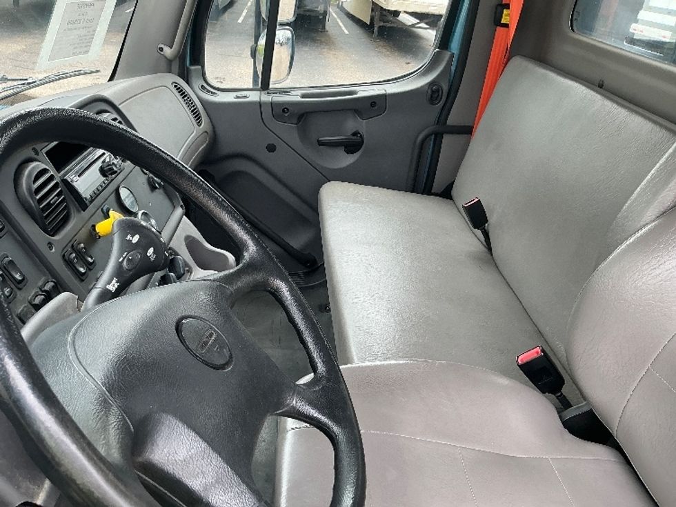 Flatbed Truck-Light and Medium Duty Trucks-Freightliner-2019-M211264S-Olive Branch-MS-144,249\n\t\tmiles-$ 87,250 - Image 16