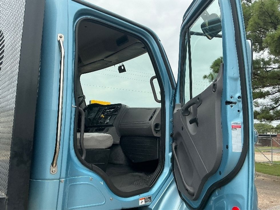 Flatbed Truck-Light and Medium Duty Trucks-Freightliner-2019-M211264S-Olive Branch-MS-144,249\n\t\tmiles-$ 87,250 - Image 17