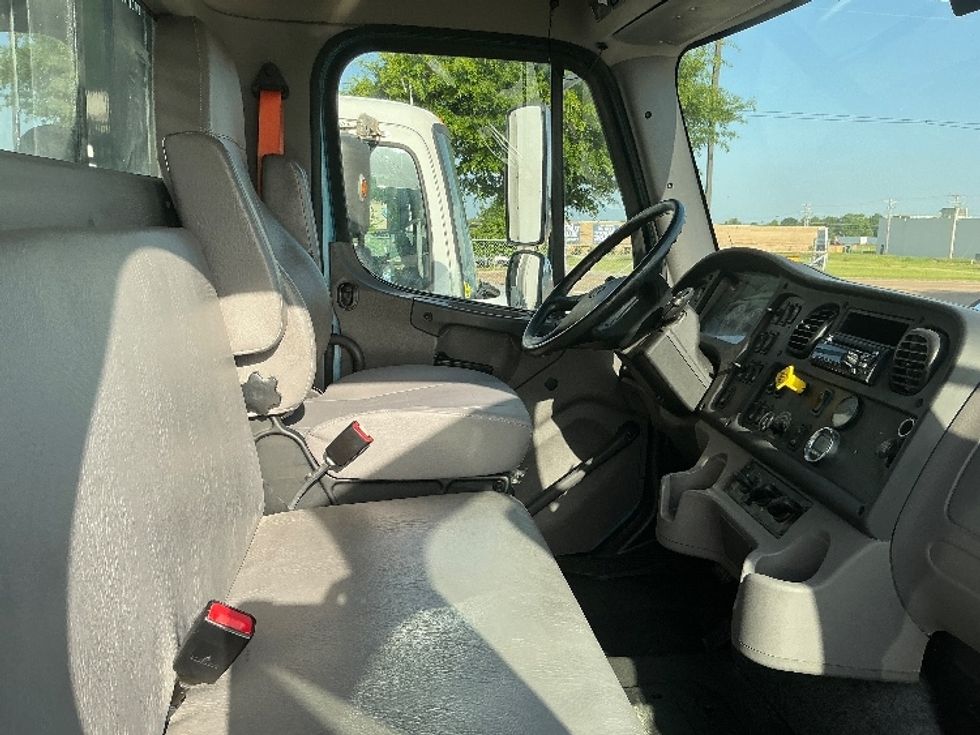 Flatbed Truck-Light and Medium Duty Trucks-Freightliner-2019-M211264S-Olive Branch-MS-144,249\n\t\tmiles-$ 87,250 - Image 19