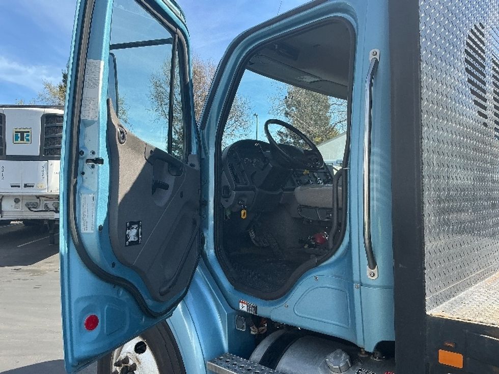 Flatbed Truck-Light and Medium Duty Trucks-Freightliner-2019-M211264S-Sacramento-CA-188,689\n\t\tmiles-$ 87,750 - Image 13