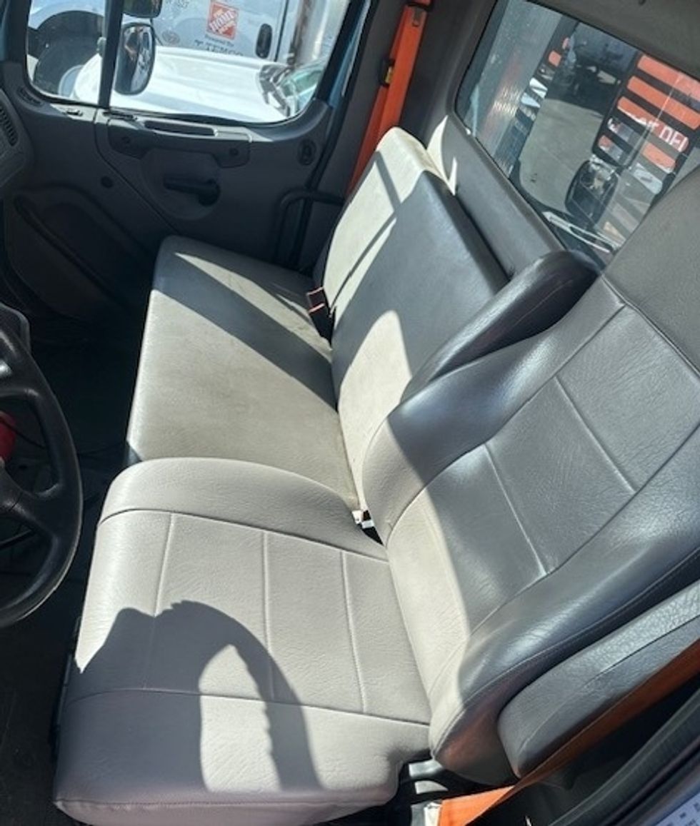 Flatbed Truck-Light and Medium Duty Trucks-Freightliner-2019-M211264S-Sacramento-CA-188,689\n\t\tmiles-$ 87,750 - Image 16