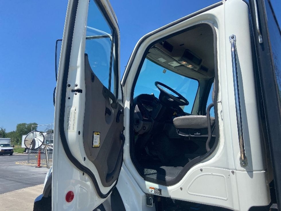 Flatbed Truck-Light and Medium Duty Trucks-Freightliner-2019-M211264S-San Antonio-TX-225,769\n\t\tmiles-$ 98,750 - Image 12