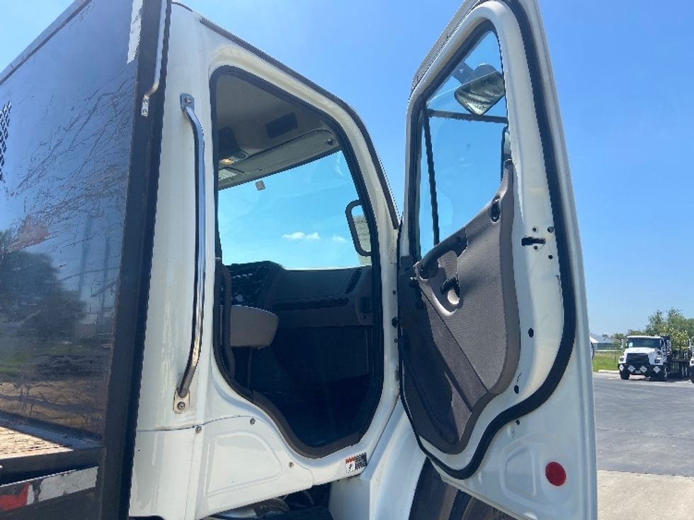 Flatbed Truck-Light and Medium Duty Trucks-Freightliner-2019-M211264S-San Antonio-TX-225,769\n\t\tmiles-$ 98,750 - Image 16
