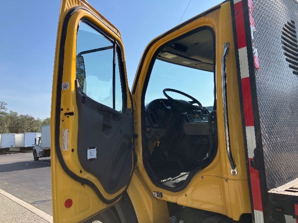 Flatbed Truck-Light and Medium Duty Trucks-Freightliner-2019-M211264S-Tampa-FL-499,226\n\t\tmiles-$ 78,750 - Image 16