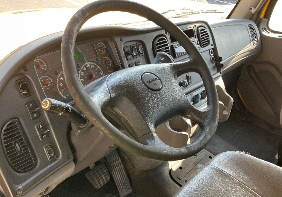Flatbed Truck-Light and Medium Duty Trucks-Freightliner-2019-M211264S-Tampa-FL-499,226\n\t\tmiles-$ 78,750 - Image 17