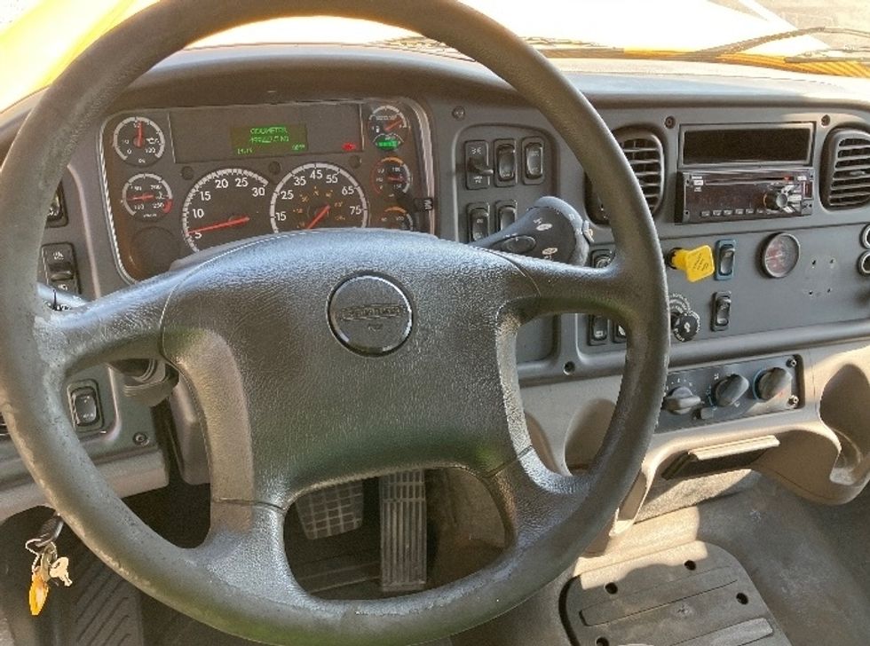 Flatbed Truck-Light and Medium Duty Trucks-Freightliner-2019-M211264S-Tampa-FL-499,226\n\t\tmiles-$ 78,750 - Image 18