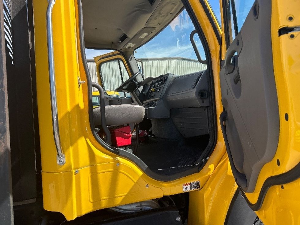 Flatbed Truck-Light and Medium Duty Trucks-Freightliner-2019-M211264S-Tampa-FL-523,483\n\t\tmiles-$ 70,750 - Image 18