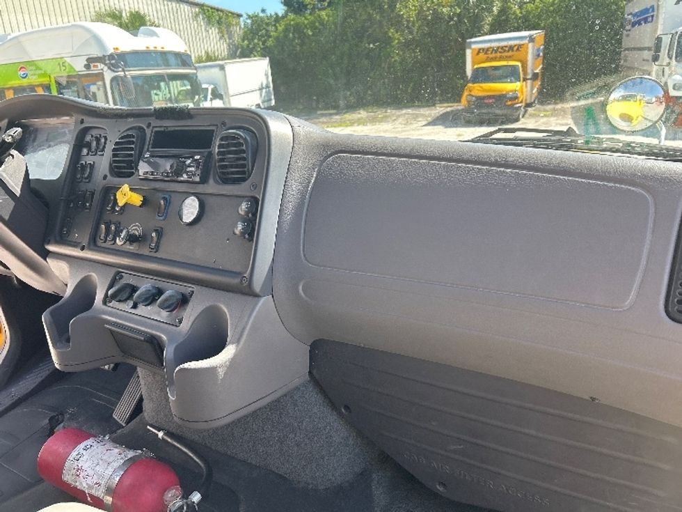 Flatbed Truck-Light and Medium Duty Trucks-Freightliner-2019-M211264S-Tampa-FL-523,483\n\t\tmiles-$ 70,750 - Image 19