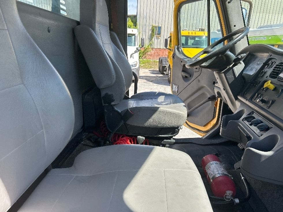Flatbed Truck-Light and Medium Duty Trucks-Freightliner-2019-M211264S-Tampa-FL-523,483\n\t\tmiles-$ 70,750 - Image 20