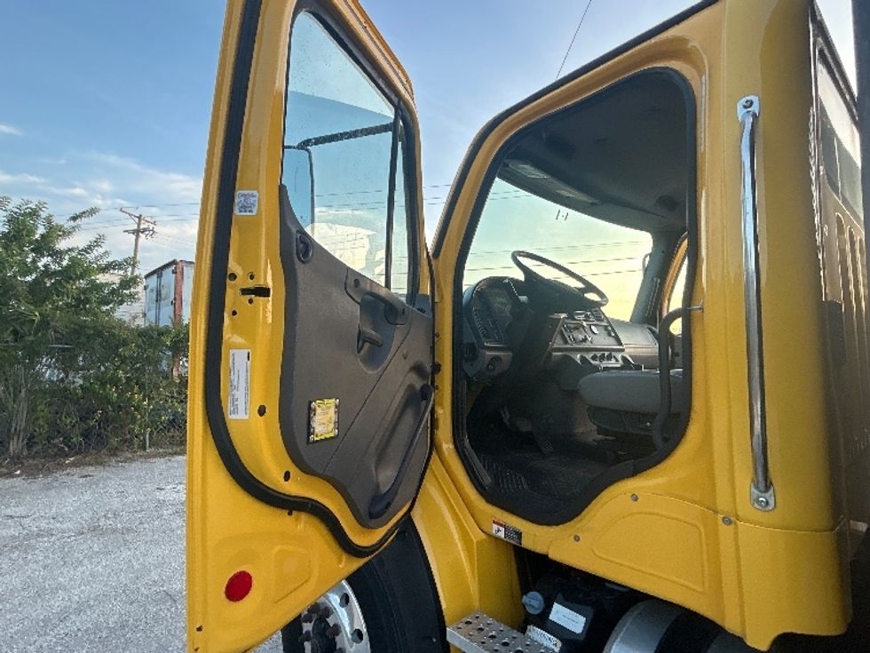 Flatbed Truck-Light and Medium Duty Trucks-Freightliner-2019-M211264S-Tampa-FL-540,177\n\t\tmiles-$ 69,500 - Image 13