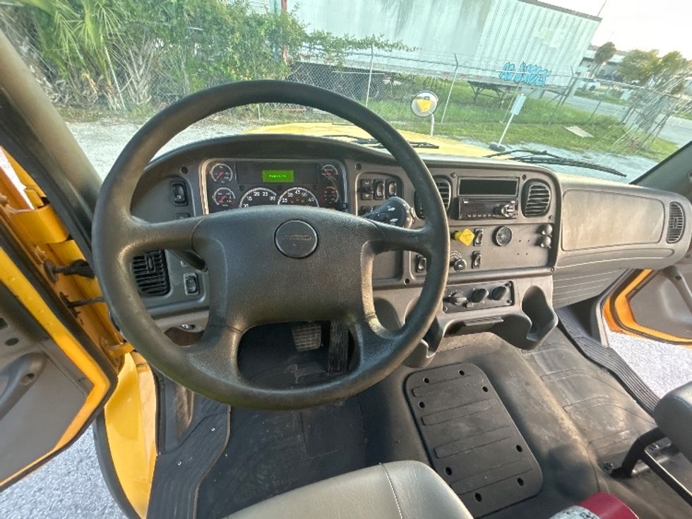 Flatbed Truck-Light and Medium Duty Trucks-Freightliner-2019-M211264S-Tampa-FL-540,177\n\t\tmiles-$ 69,500 - Image 14