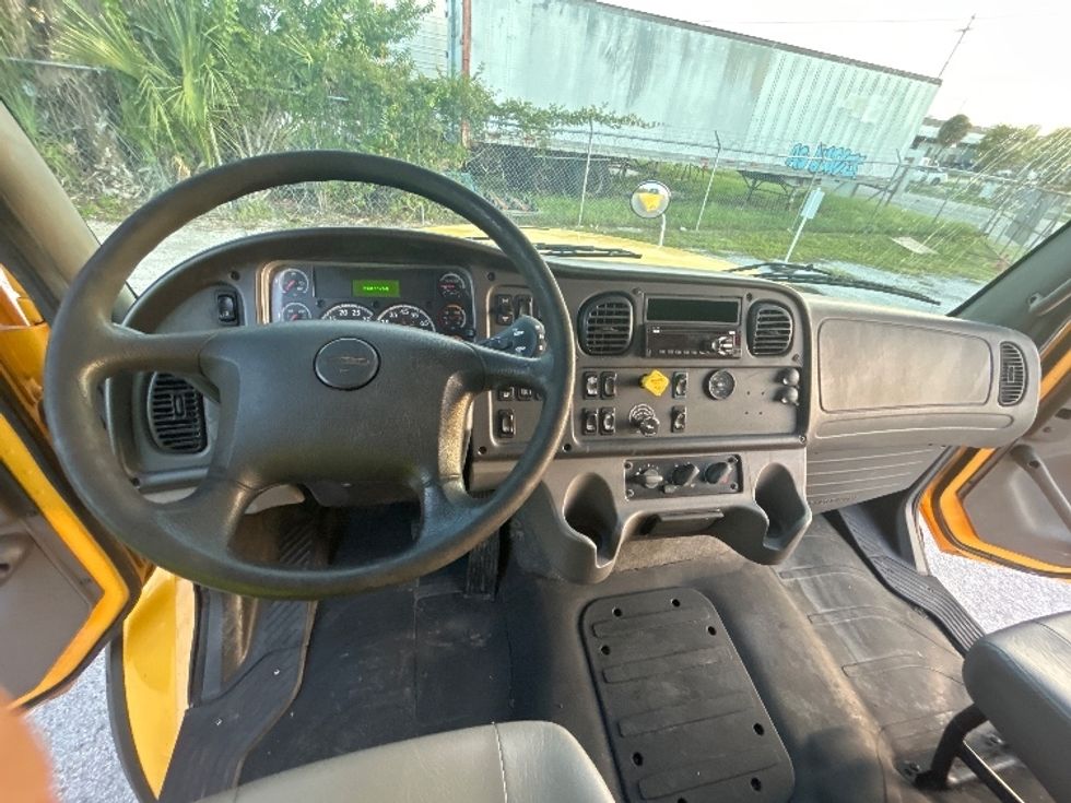 Flatbed Truck-Light and Medium Duty Trucks-Freightliner-2019-M211264S-Tampa-FL-540,177\n\t\tmiles-$ 69,500 - Image 15