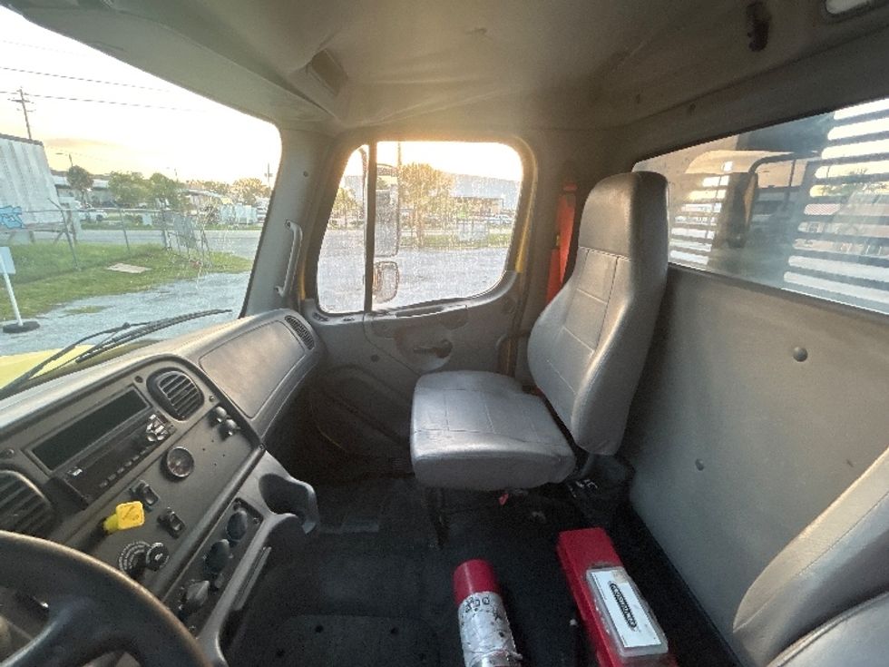 Flatbed Truck-Light and Medium Duty Trucks-Freightliner-2019-M211264S-Tampa-FL-540,177\n\t\tmiles-$ 69,500 - Image 16