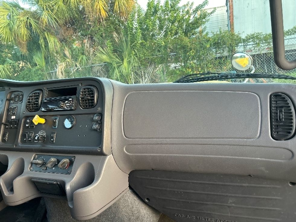 Flatbed Truck-Light and Medium Duty Trucks-Freightliner-2019-M211264S-Tampa-FL-540,177\n\t\tmiles-$ 69,500 - Image 18