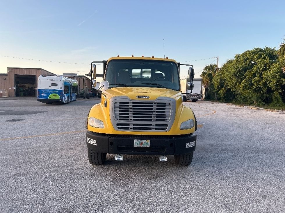 Flatbed Truck-Light and Medium Duty Trucks-Freightliner-2019-M211264S-Tampa-FL-540,177\n\t\tmiles-$ 69,500 - Image 2