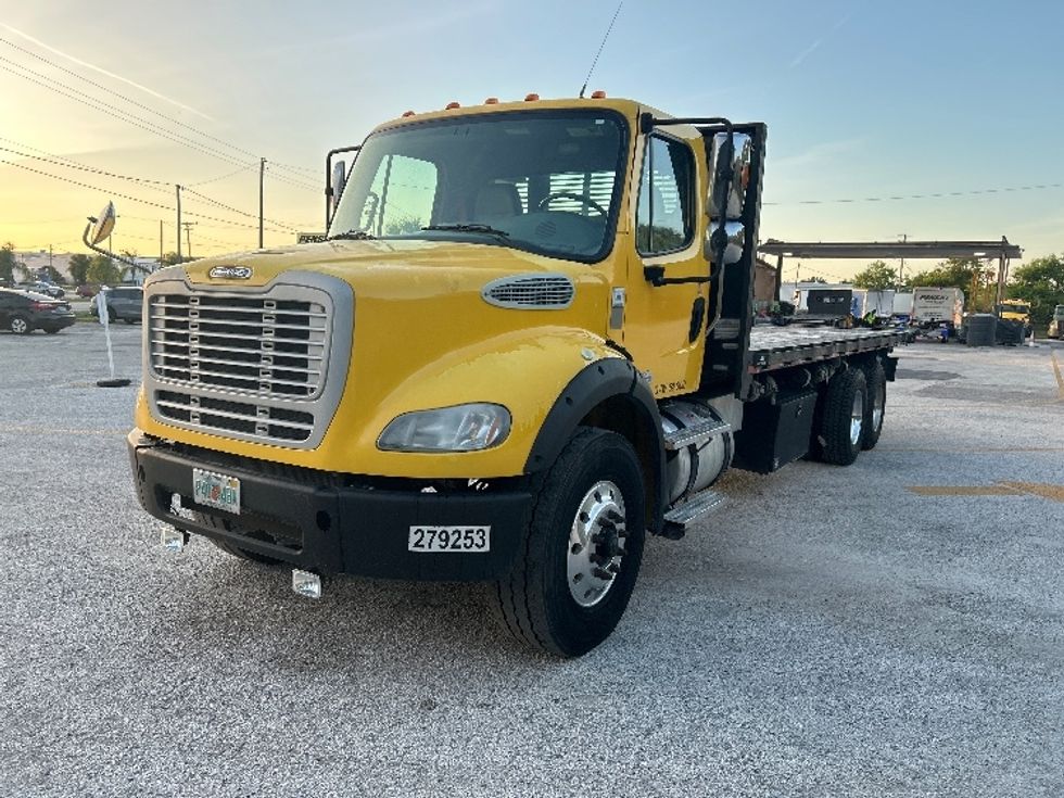 Flatbed Truck-Light and Medium Duty Trucks-Freightliner-2019-M211264S-Tampa-FL-540,177\n\t\tmiles-$ 69,500 - Image 3