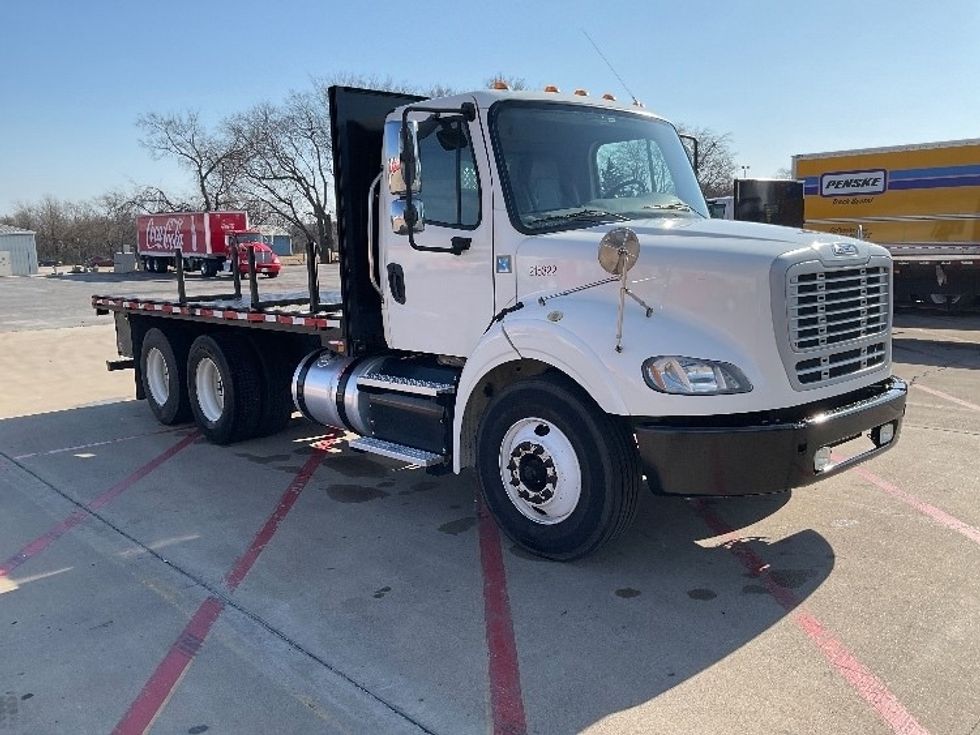 Flatbed Truck-Light and Medium Duty Trucks-Freightliner-2019-M211264S-Tulsa-OK-124,569\n\t\tmiles-$ 88,250 - Image 1