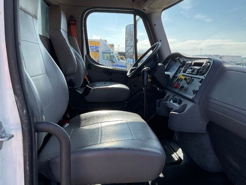 Flatbed Truck-Light and Medium Duty Trucks-Freightliner-2019-M211264S-Tulsa-OK-124,569\n\t\tmiles-$ 88,250 - Image 22
