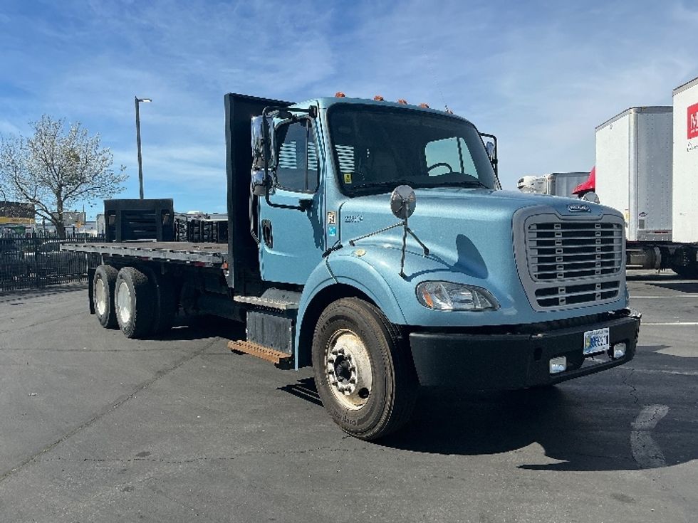 Flatbed Truck-Light and Medium Duty Trucks-Freightliner-2019-M211264S-West Sacramento-CA-188,700\n\t\tmiles-$ 85,500 - Image 1