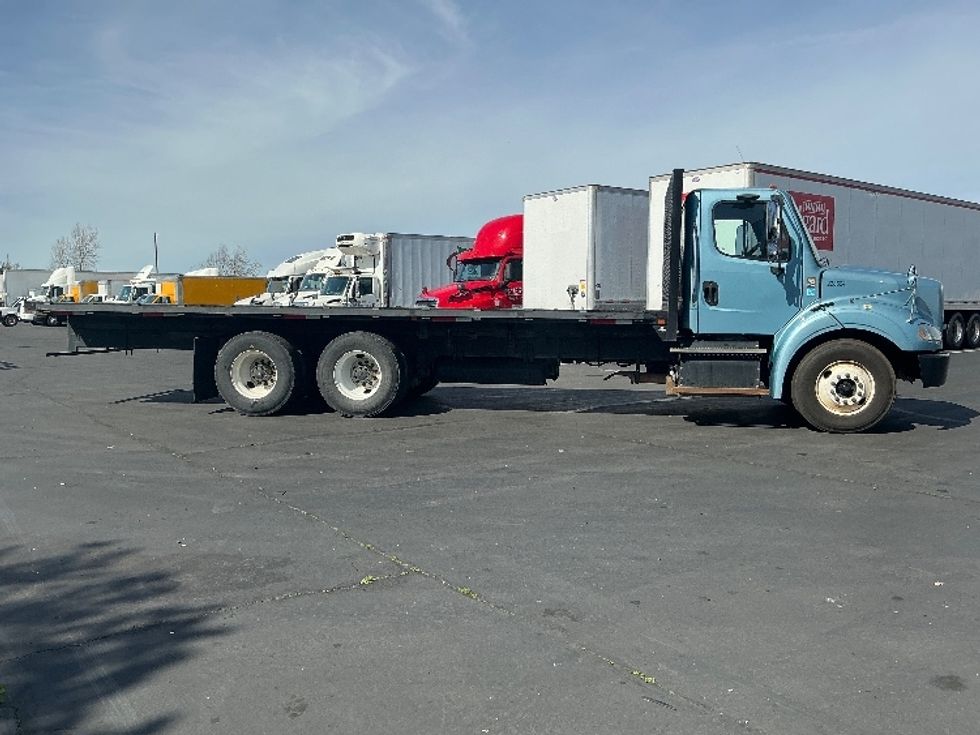 Flatbed Truck-Light and Medium Duty Trucks-Freightliner-2019-M211264S-West Sacramento-CA-188,700\n\t\tmiles-$ 85,500 - Image 12