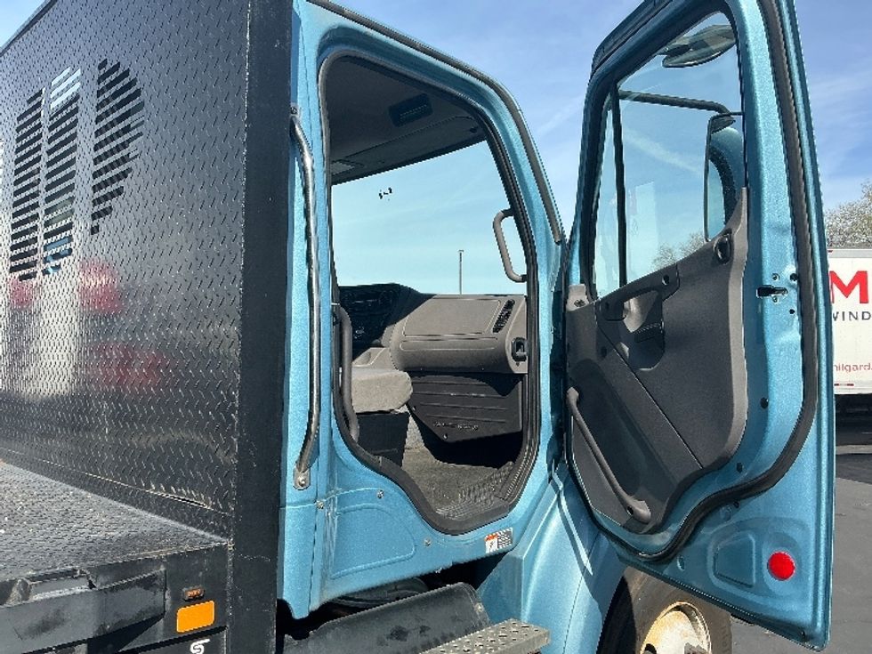 Flatbed Truck-Light and Medium Duty Trucks-Freightliner-2019-M211264S-West Sacramento-CA-188,700\n\t\tmiles-$ 85,500 - Image 15