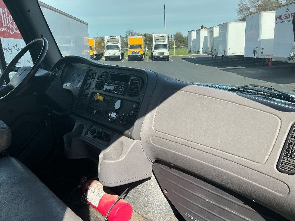 Flatbed Truck-Light and Medium Duty Trucks-Freightliner-2019-M211264S-West Sacramento-CA-188,700\n\t\tmiles-$ 85,500 - Image 16
