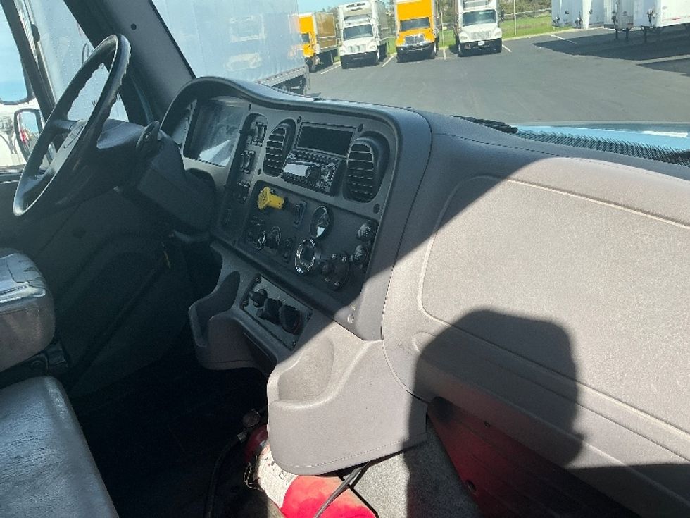 Flatbed Truck-Light and Medium Duty Trucks-Freightliner-2019-M211264S-West Sacramento-CA-188,700\n\t\tmiles-$ 85,500 - Image 17