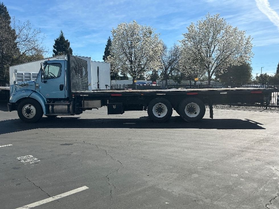 Flatbed Truck-Light and Medium Duty Trucks-Freightliner-2019-M211264S-West Sacramento-CA-188,700\n\t\tmiles-$ 85,500 - Image 4