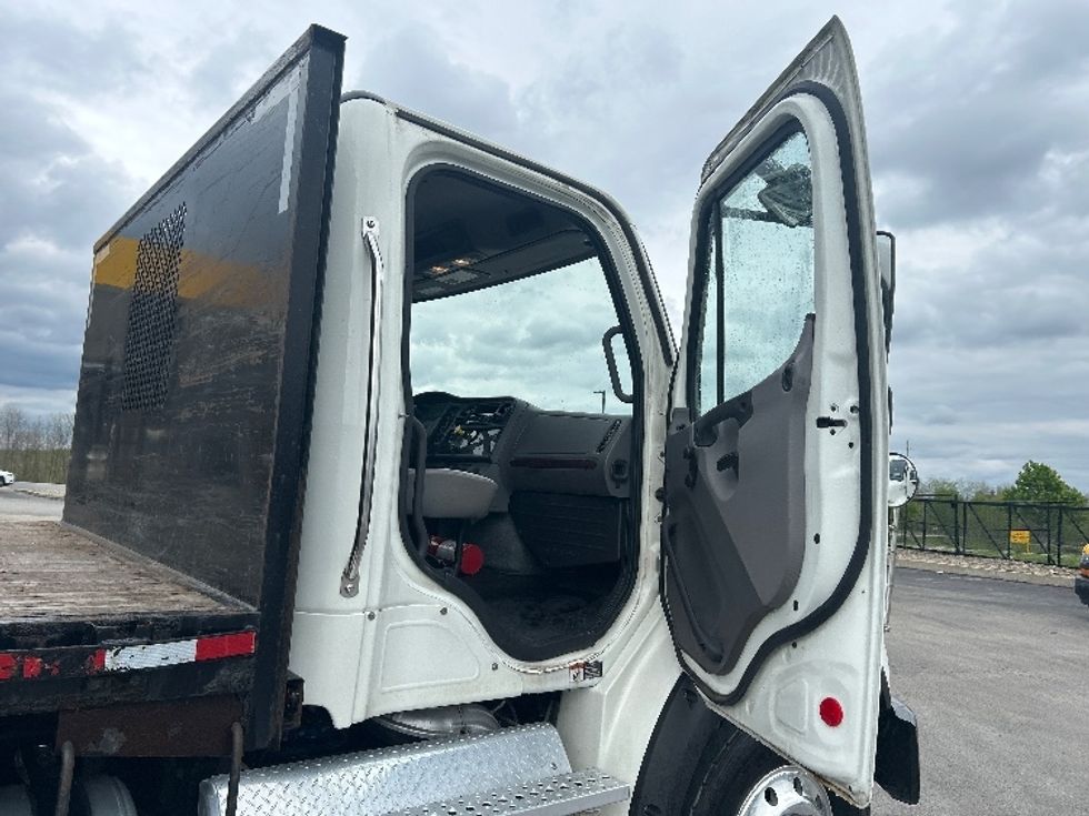 Flatbed Truck-Light and Medium Duty Trucks-Freightliner-2019-M211264S-Zelienople-PA-298,853\n\t\tmiles-$ 86,500 - Image 17