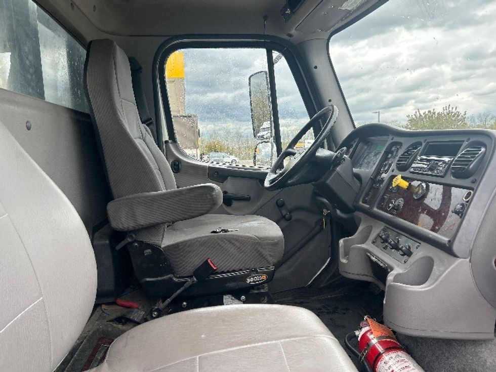Flatbed Truck-Light and Medium Duty Trucks-Freightliner-2019-M211264S-Zelienople-PA-298,853\n\t\tmiles-$ 86,500 - Image 19