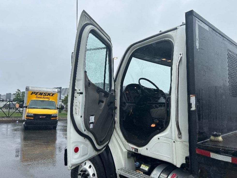 Flatbed Truck-Light and Medium Duty Trucks-Freightliner-2019-M211264S-Zelienople-PA-324,212\n\t\tmiles-$ 85,250 - Image 13