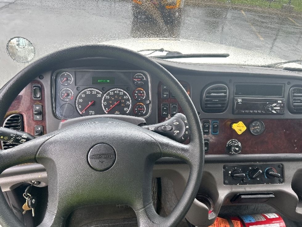 Flatbed Truck-Light and Medium Duty Trucks-Freightliner-2019-M211264S-Zelienople-PA-324,212\n\t\tmiles-$ 85,250 - Image 15