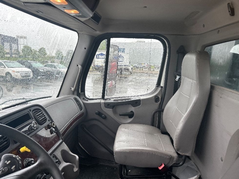 Flatbed Truck-Light and Medium Duty Trucks-Freightliner-2019-M211264S-Zelienople-PA-324,212\n\t\tmiles-$ 85,250 - Image 16