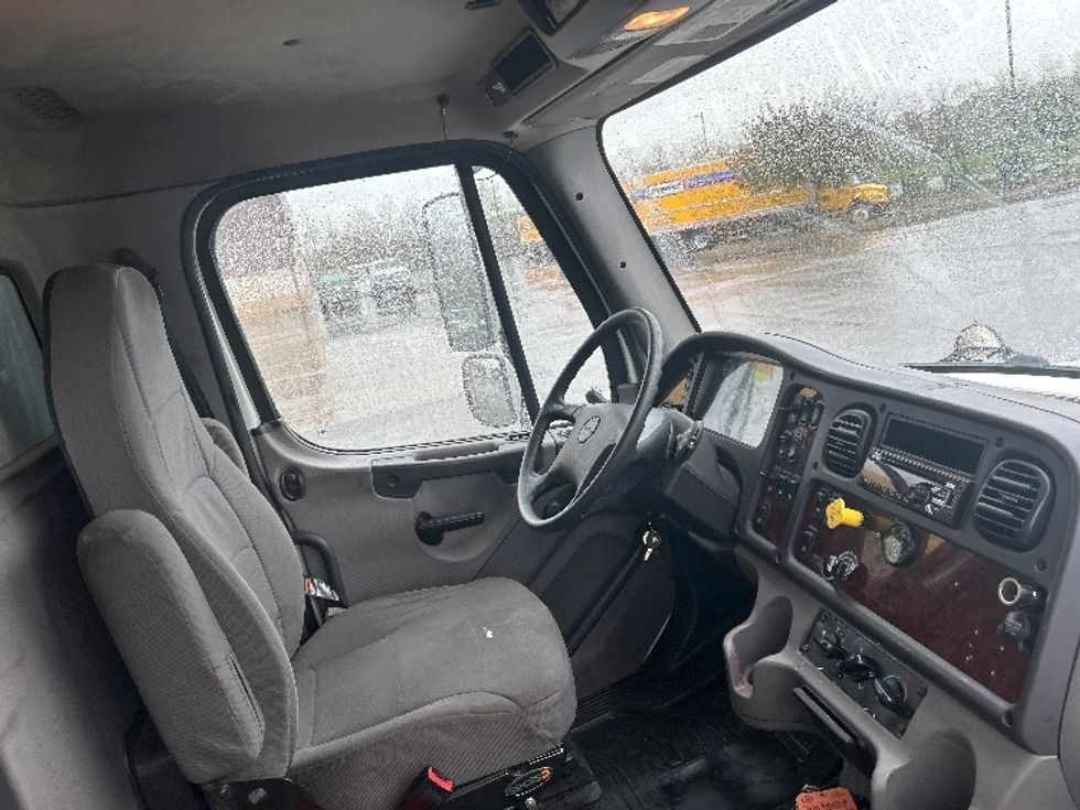 Flatbed Truck-Light and Medium Duty Trucks-Freightliner-2019-M211264S-Zelienople-PA-324,212\n\t\tmiles-$ 85,250 - Image 19