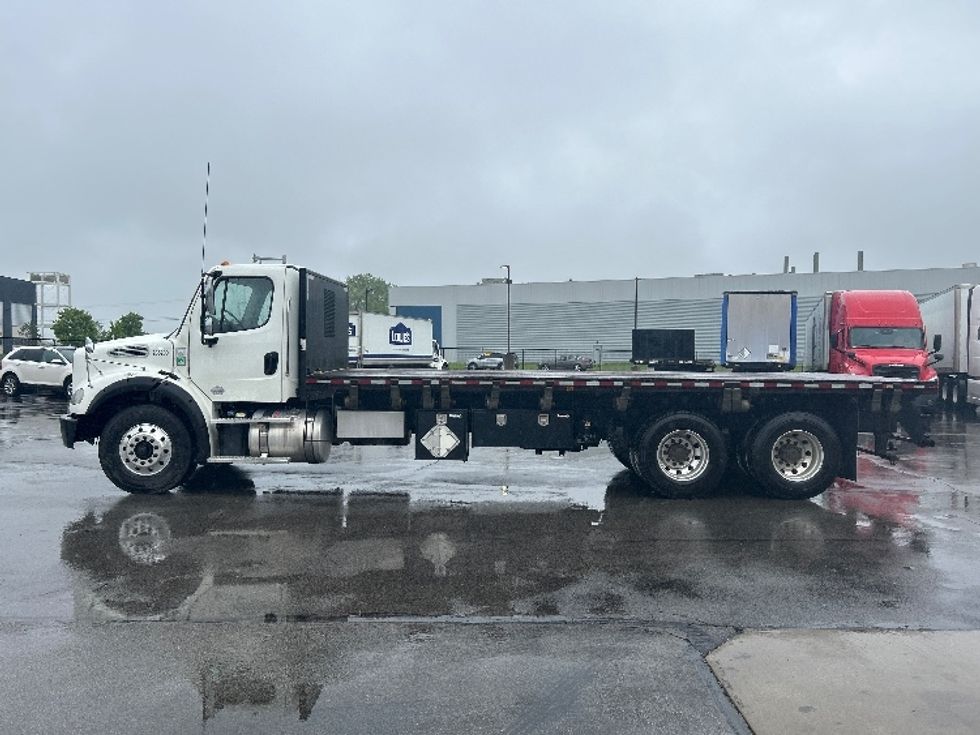 Flatbed Truck-Light and Medium Duty Trucks-Freightliner-2019-M211264S-Zelienople-PA-324,212\n\t\tmiles-$ 85,250 - Image 4