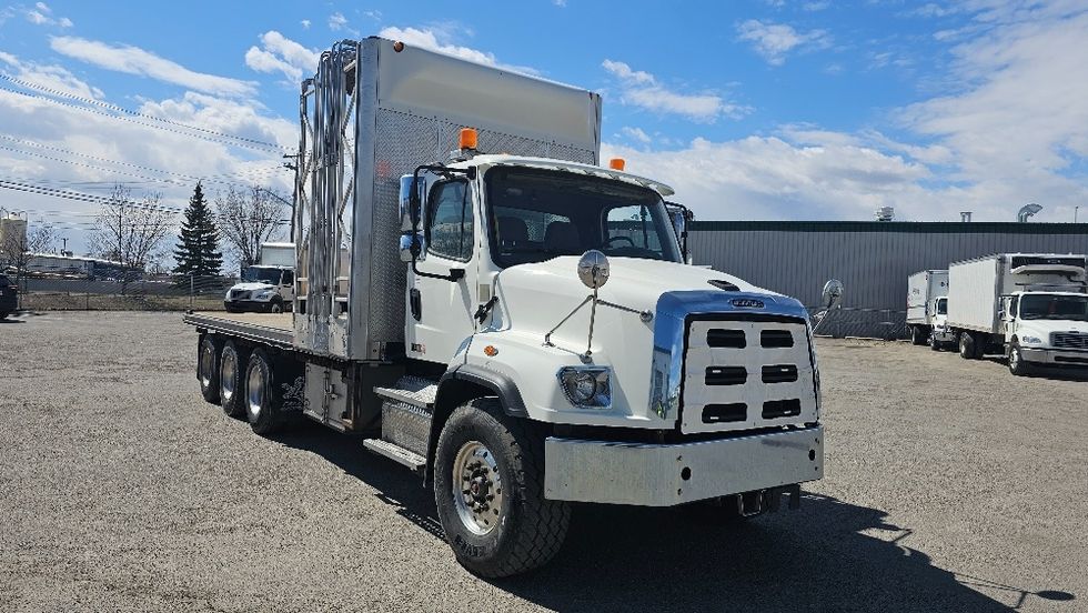 Flatbed Truck-Light and Medium Duty Trucks-Freightliner-2020-114SD-Calgary-AB-208,538\n\t\tkm-$ 146,000 - Image 1