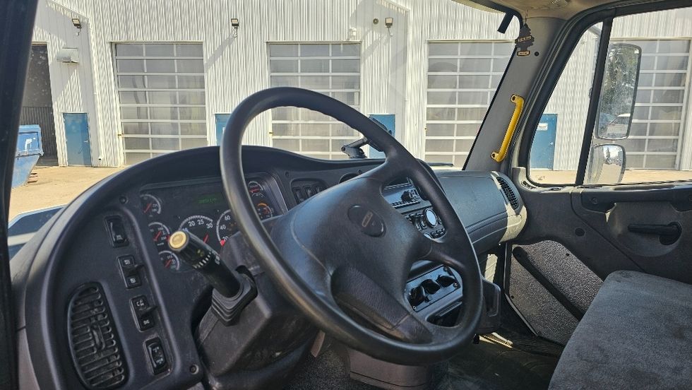 Flatbed Truck-Light and Medium Duty Trucks-Freightliner-2020-114SD-Calgary-AB-208,538\n\t\tkm-$ 146,000 - Image 14