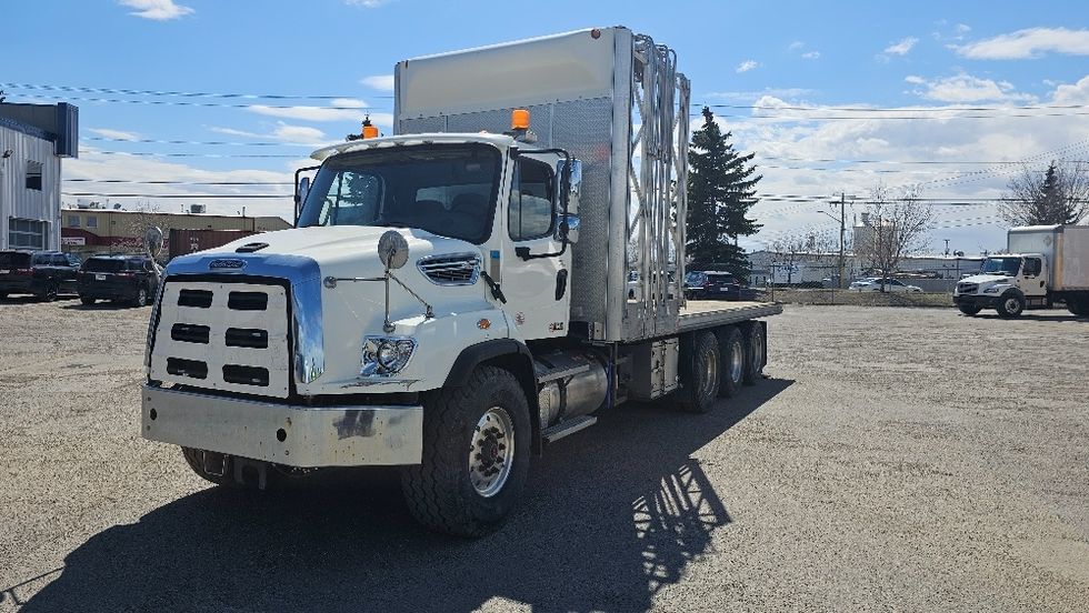 Flatbed Truck-Light and Medium Duty Trucks-Freightliner-2020-114SD-Calgary-AB-208,538\n\t\tkm-$ 146,000 - Image 3