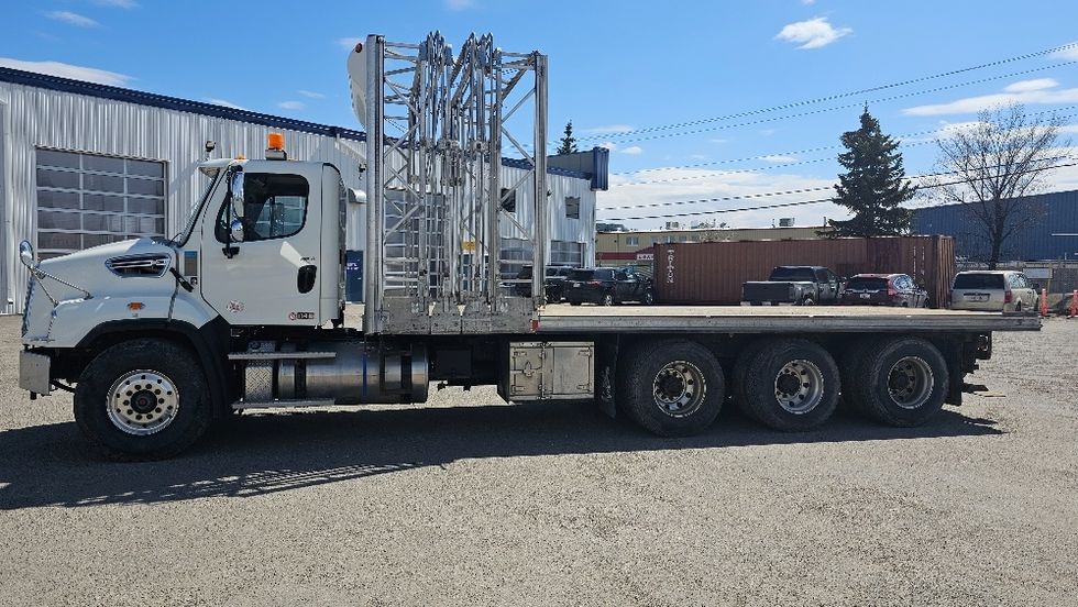Flatbed Truck-Light and Medium Duty Trucks-Freightliner-2020-114SD-Calgary-AB-208,538\n\t\tkm-$ 146,000 - Image 4