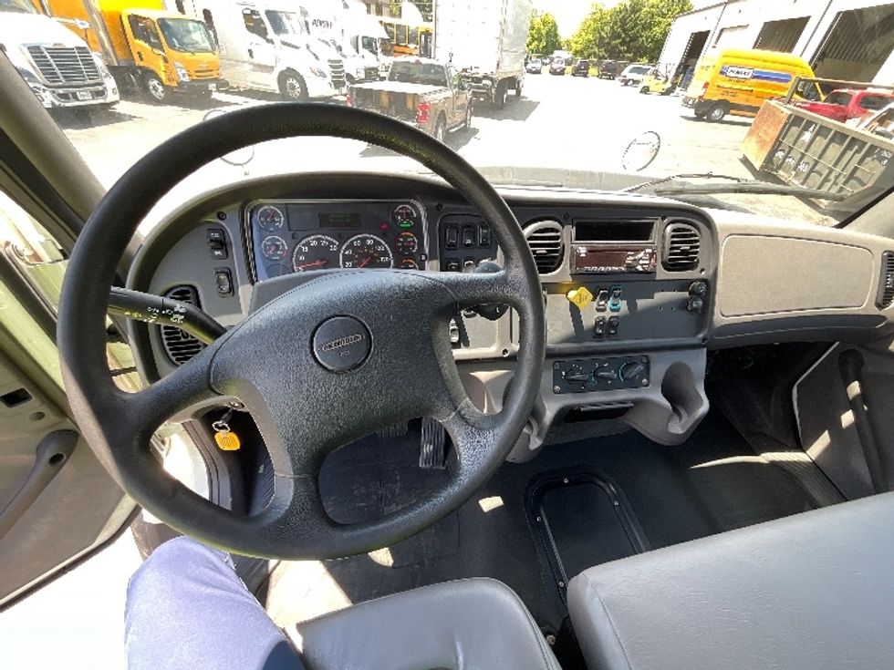 Flatbed Truck-Light and Medium Duty Trucks-Freightliner-2020-114SD-Cambridge-ON-303,753\n\t\tkm-$ 138,000 - Image 14