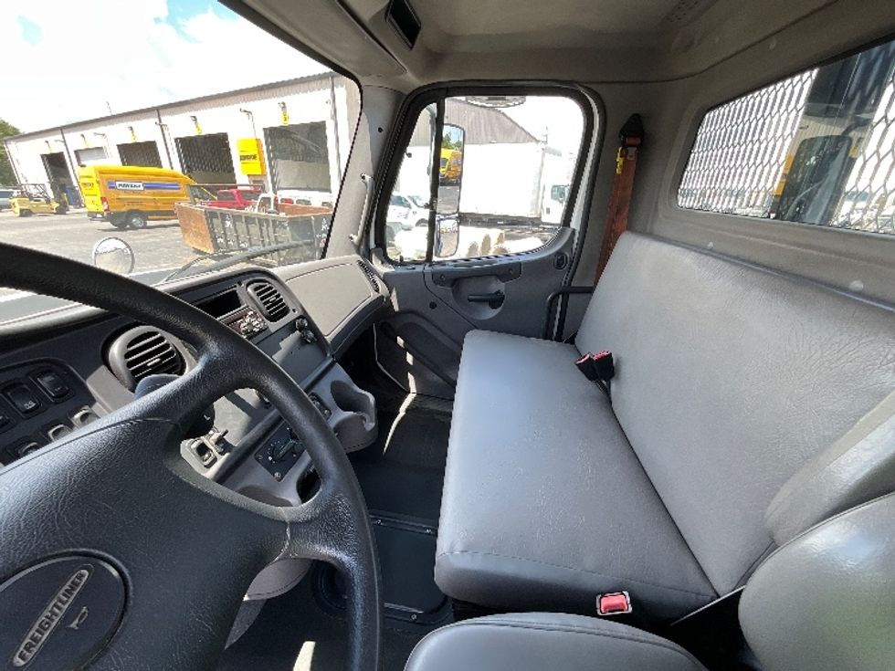 Flatbed Truck-Light and Medium Duty Trucks-Freightliner-2020-114SD-Cambridge-ON-303,753\n\t\tkm-$ 138,000 - Image 15