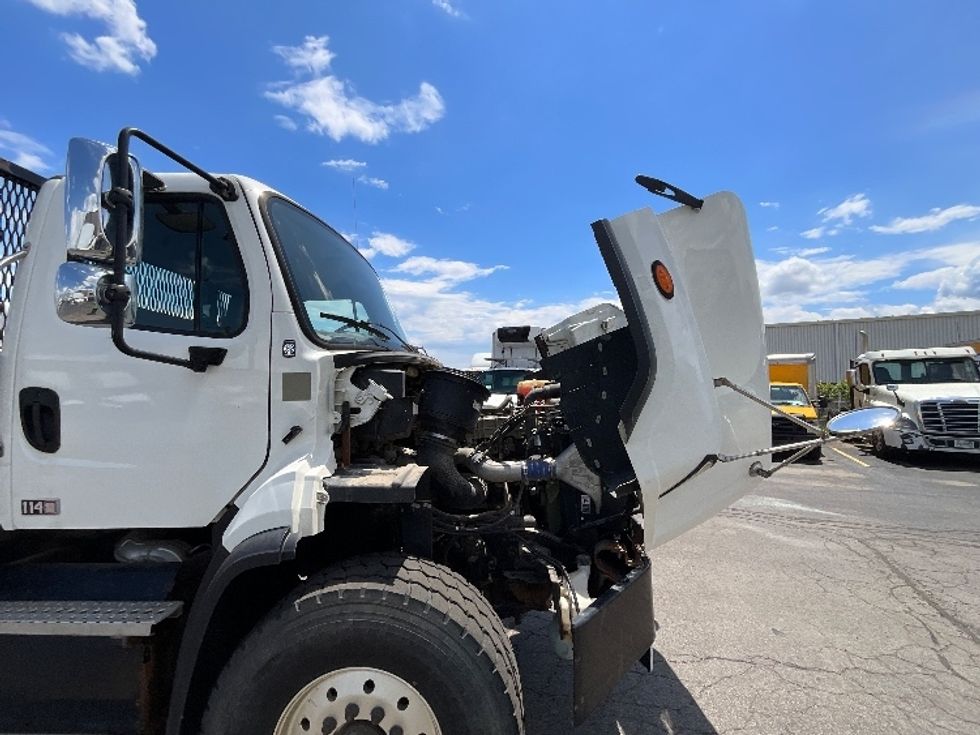 Flatbed Truck-Light and Medium Duty Trucks-Freightliner-2020-114SD-Cambridge-ON-303,753\n\t\tkm-$ 138,000 - Image 19