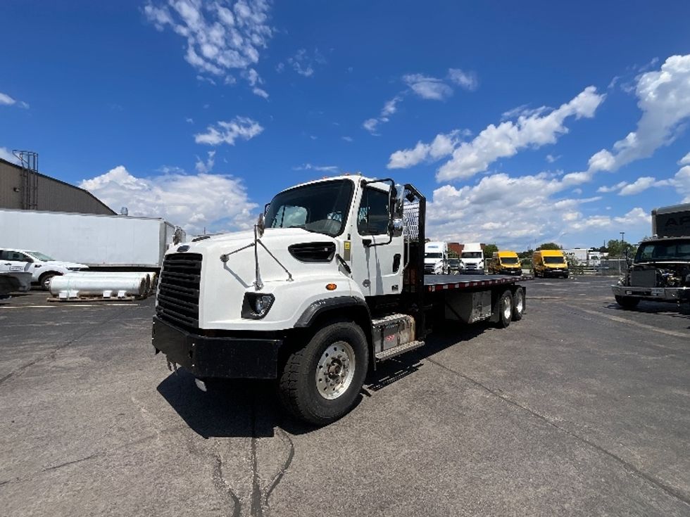 Flatbed Truck-Light and Medium Duty Trucks-Freightliner-2020-114SD-Cambridge-ON-303,753\n\t\tkm-$ 138,000 - Image 3