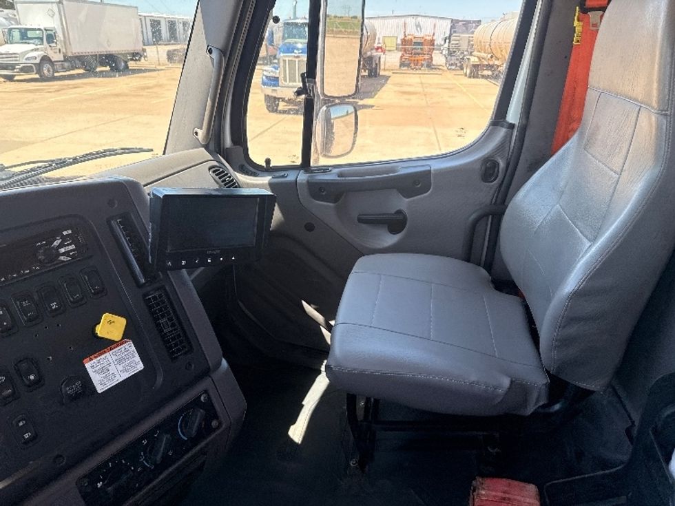 Flatbed Truck-Light and Medium Duty Trucks-Freightliner-2020-114SD-Enid-OK-285,430\n\t\tmiles-$ 85,000 - Image 16