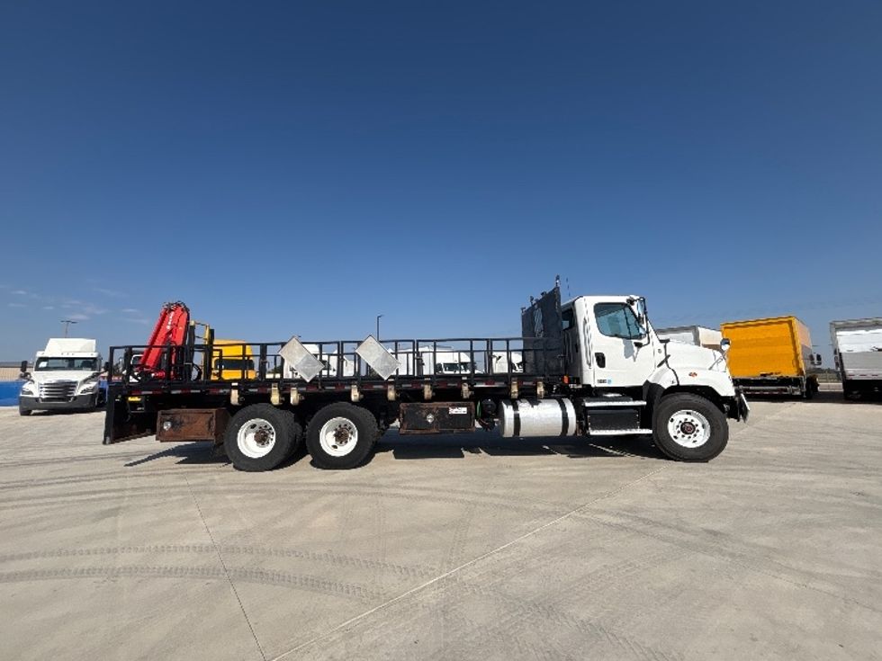 2020 Freightliner 114SD photo 8