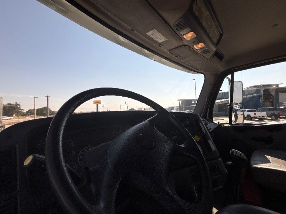 2020 Freightliner 114SD photo 10