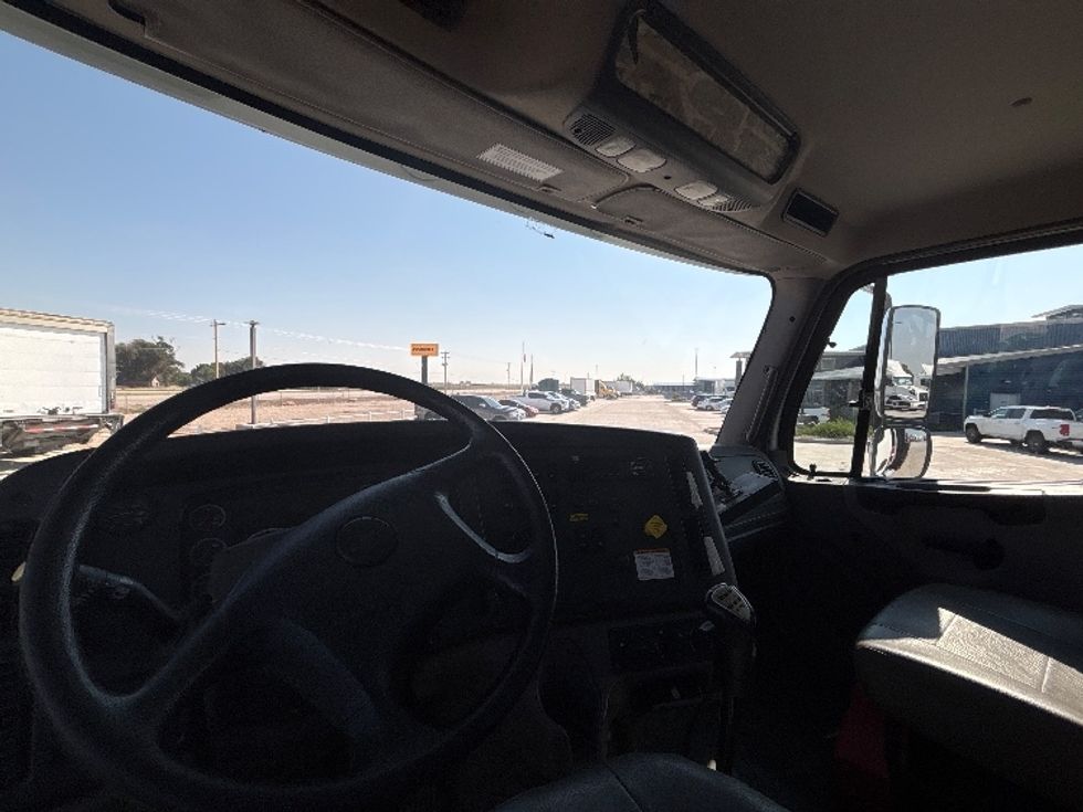 2020 Freightliner 114SD photo 11