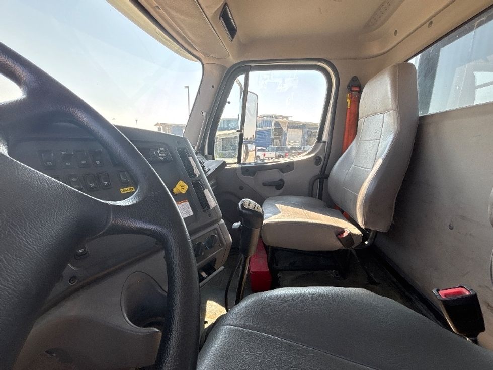 2020 Freightliner 114SD photo 12